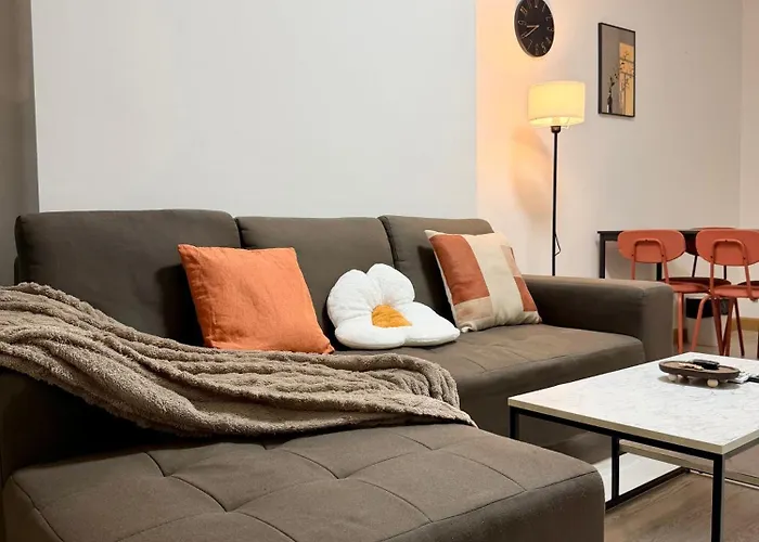 Apartment Breezy 1br Near Bts Udomsuk Bangkok